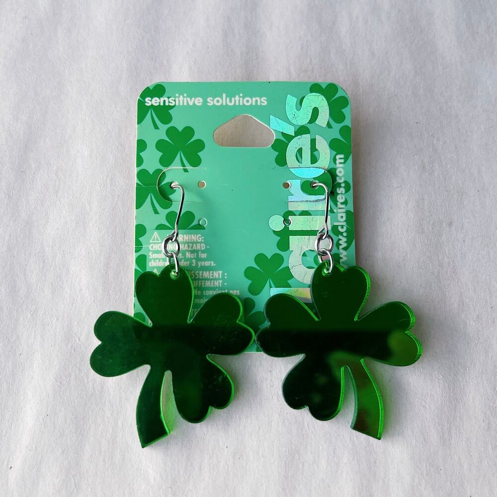 Claire's Green Shamrock Dangle Earrings NWT